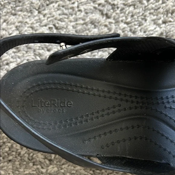 CROCS Women's LiteRide Black Strap Sandals Size 10W - Picture 2 of 4